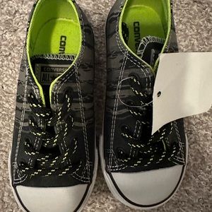 New NWT Toddler Boys Converse Shoes Size 9